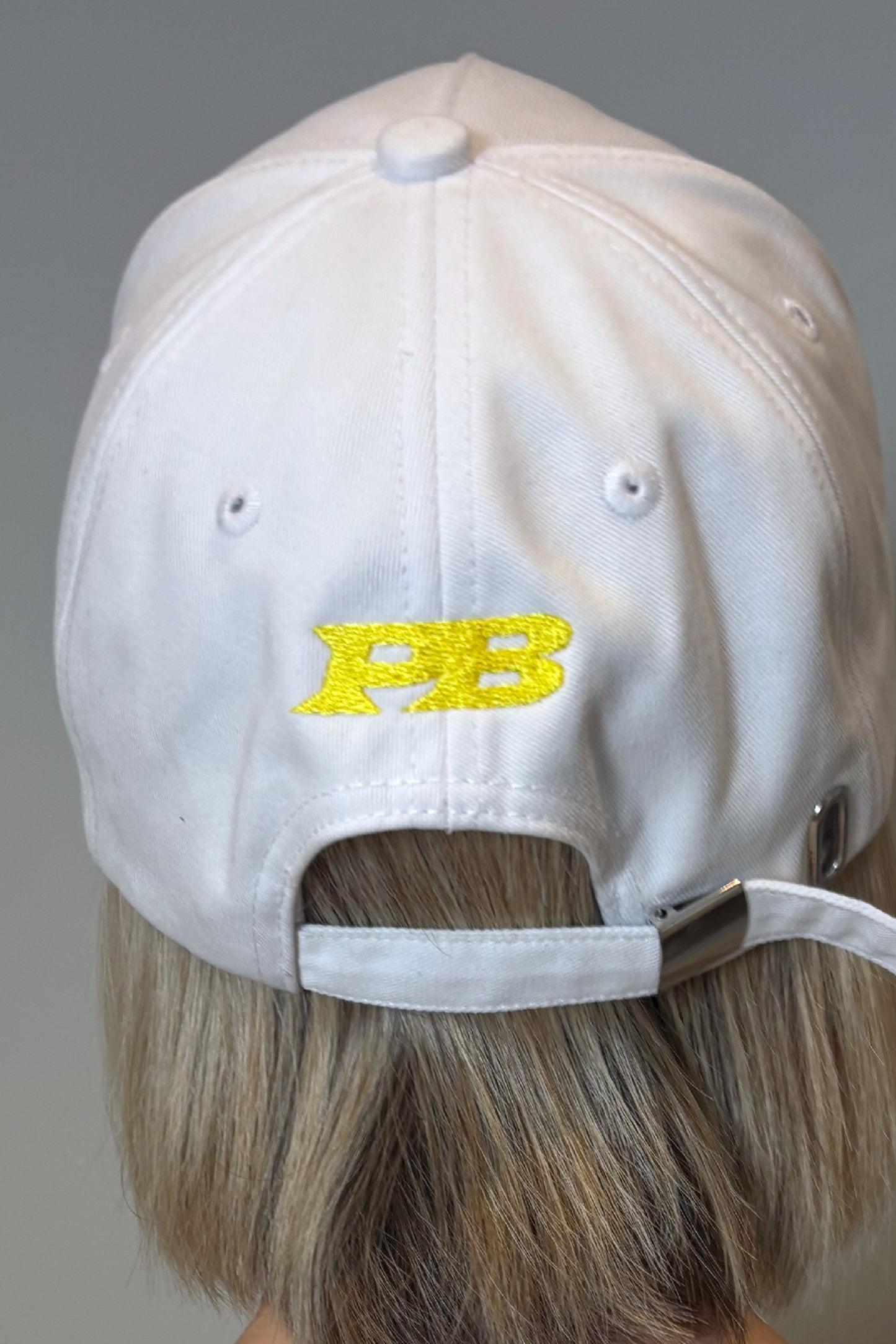 Organic cotton baseball cap with double logos.
